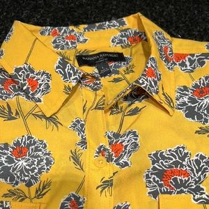 Banana Republic Size Large Classic Fit Mustard